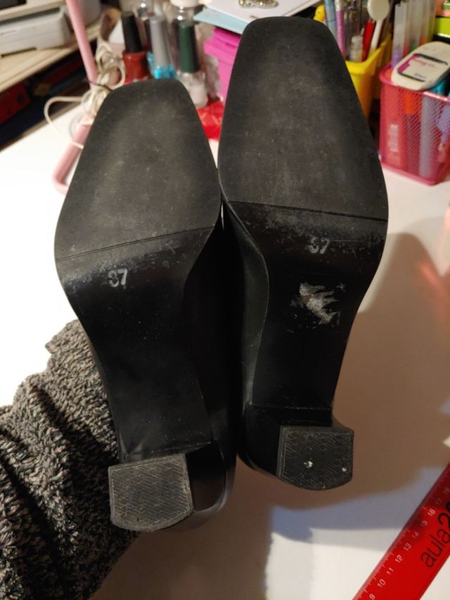 Zapatos de piel de Maria Jaen. T. 37