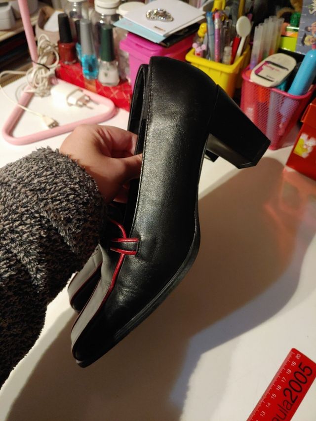 Zapatos de piel de Maria Jaen. T. 37