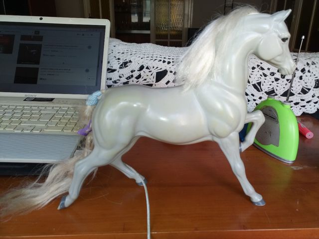 caballo Barbie blanco