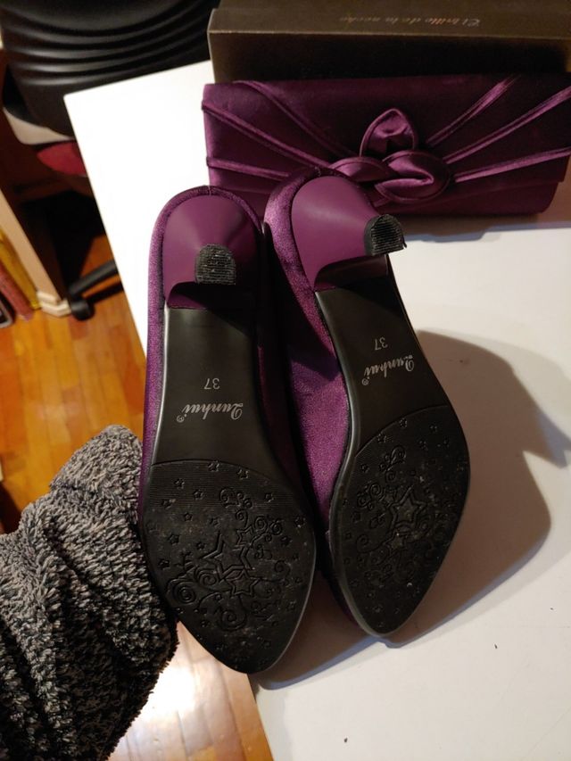Zapatos + bolso forrados raso morado. T.37