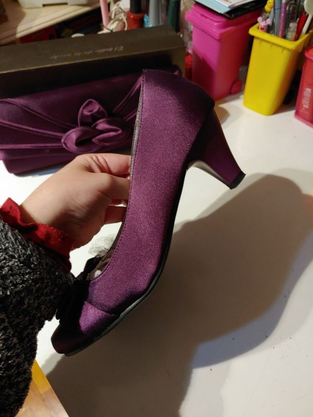Zapatos + bolso forrados raso morado. T.37