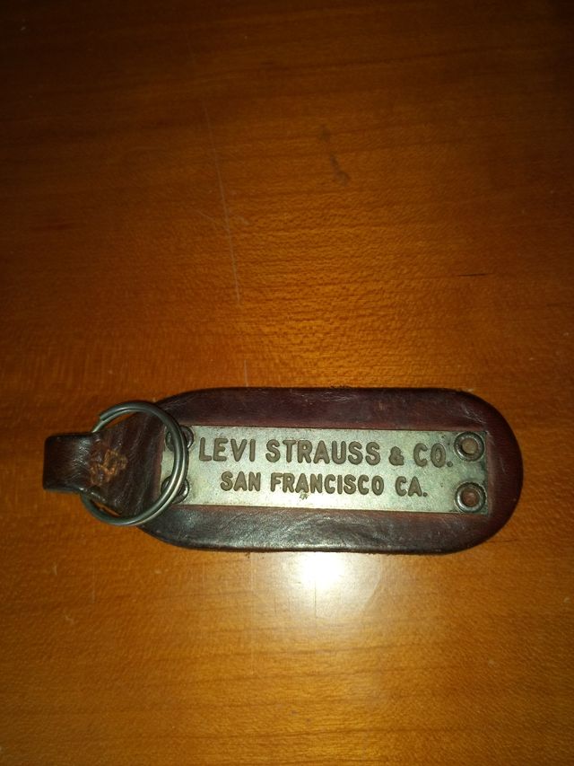 llavero levi strauss