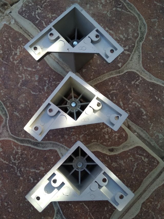 3 pernas para o gabinete.