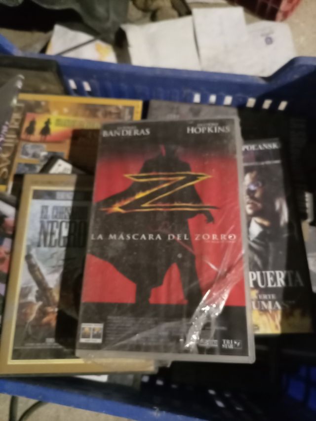 CD o VHS di nuovi film inediti.