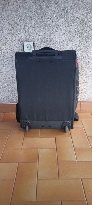 Trolley maleta mochila kipsta con ruedas decathlon de segunda mano por 25  EUR en Badalona en WALLAPOP