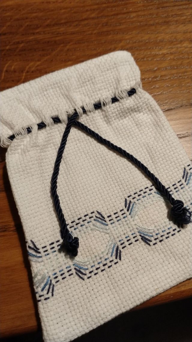 4 Sacchetti in tessuto ricamato