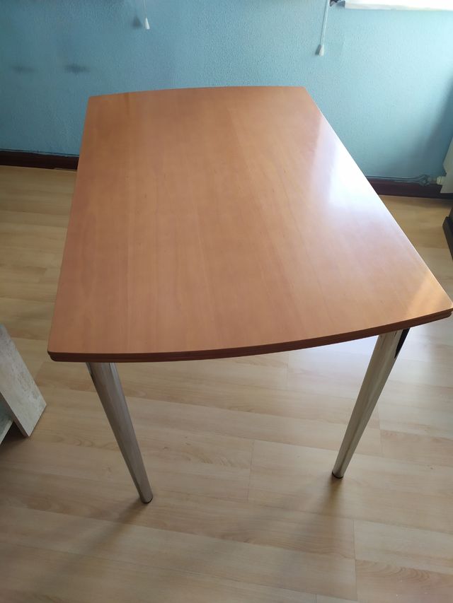 Mesa de cocina extensible y 2 sillas