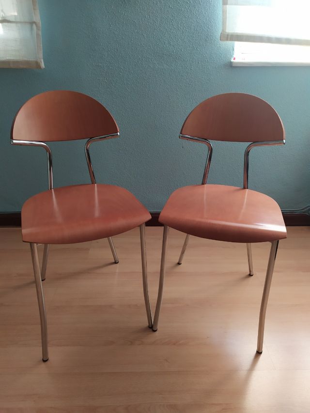 Mesa de cocina extensible y 2 sillas