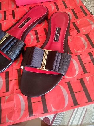 Sandalias carolina herrera de segunda mano por 150 EUR en Las Arenas en  WALLAPOP