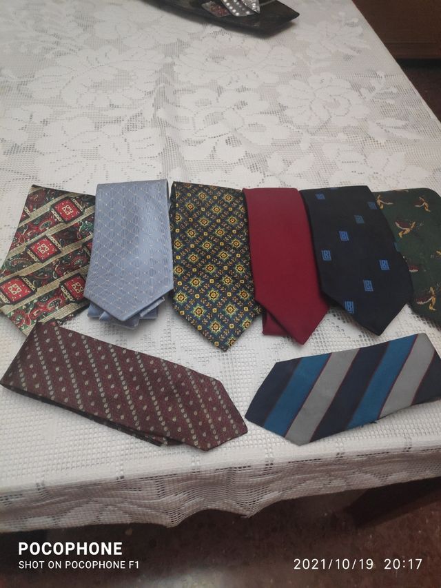 corbatas a 9 euros cada una