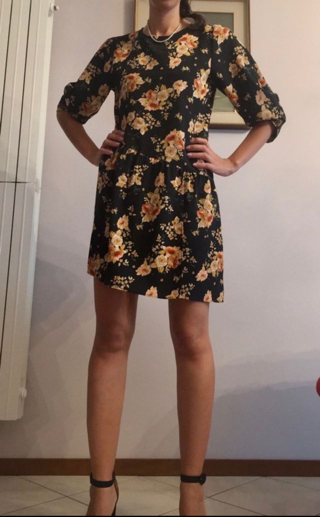 Abitino Zara elegante nero con fiori