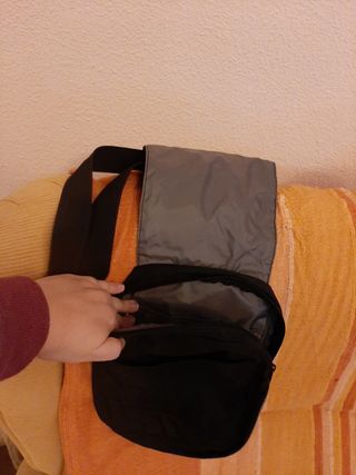 Bandolera bolso deportivo decathlon de segunda mano por 4 EUR en Alcalá de  Henares en WALLAPOP
