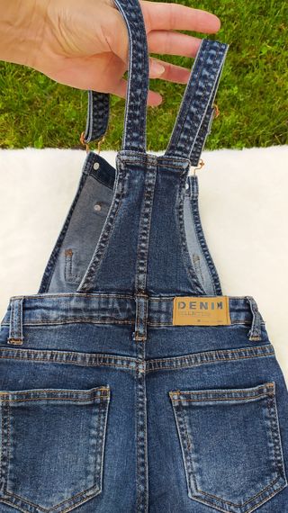 Peto vaquero Brotes El Corte inglés T. 5-6 de segunda mano por 8 EUR en  Vigo en WALLAPOP