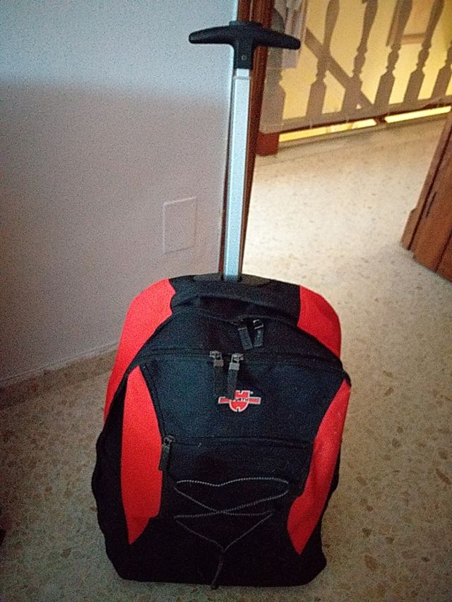 vendo maleta carro de viaje. buen tamaño.