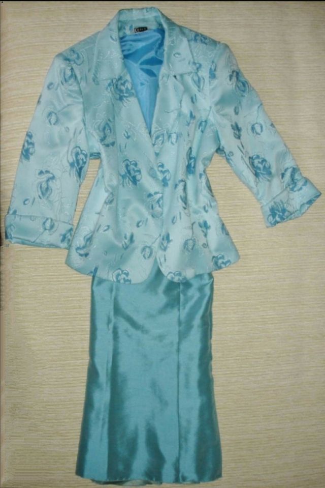 Precioso conjunto de tres piezas.