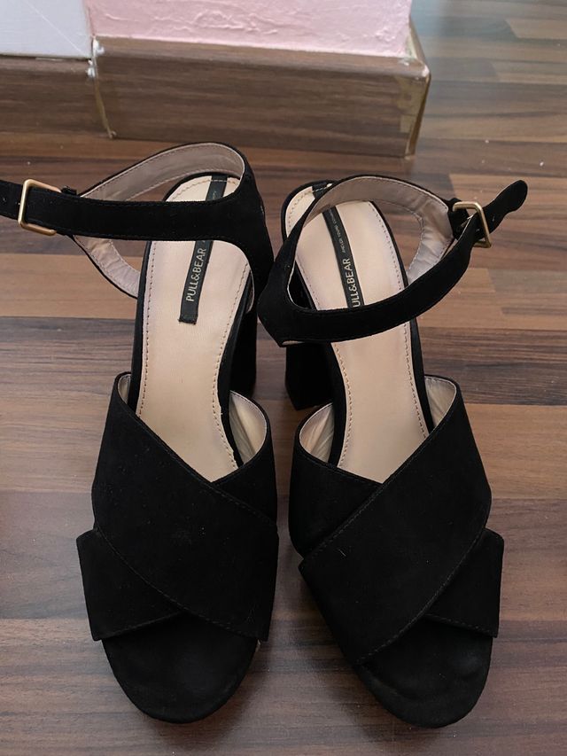 Tacones negros