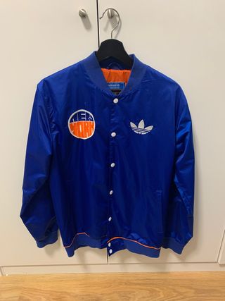 Beisbolera adidas new york knicks de segunda mano por 20 EUR en Madrid en  WALLAPOP