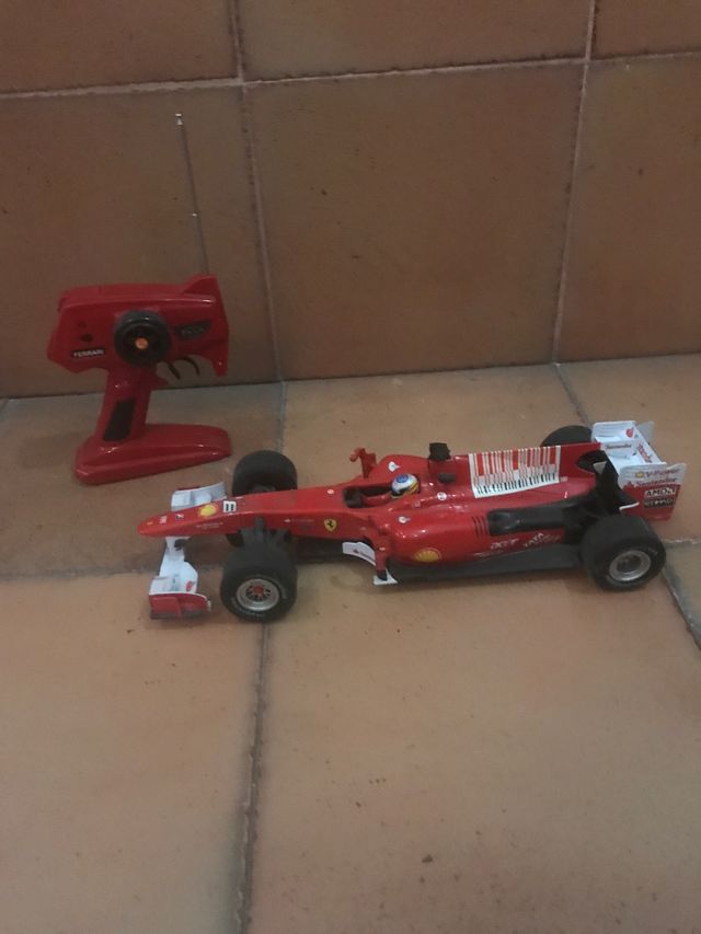 Coche Ferrari con mando