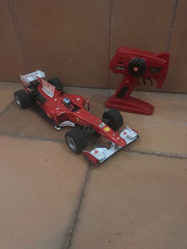 Coche Ferrari con mando
