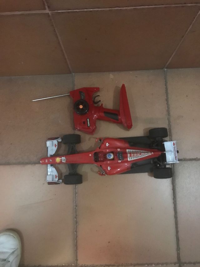 Coche Ferrari con mando