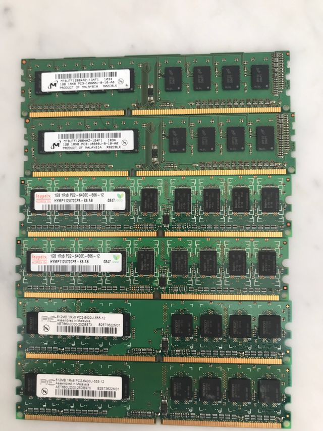 6 memorie RAM da 1 Gb e 512 Mb
