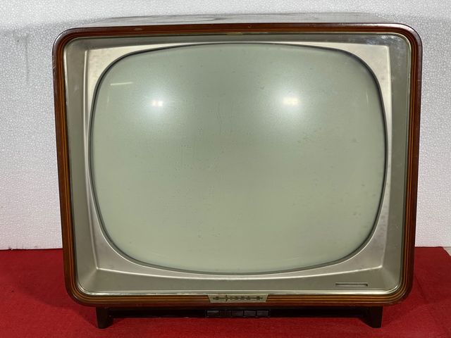 TV Televisor antiguo bien conservado