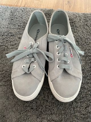 Superga doble suela grises de segunda mano por 25 EUR en Valencia en  WALLAPOP