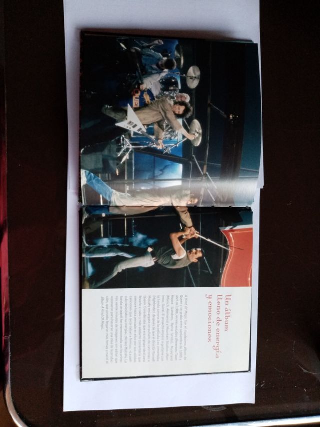 Libro y CD sobre Queen.
