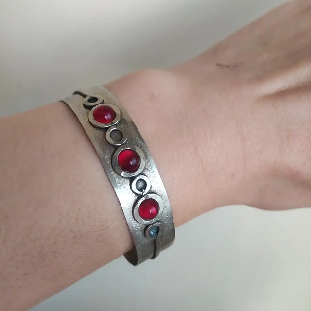 Pulseras vintage hechas a mano.