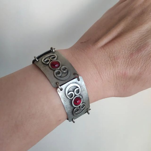 Pulseras vintage hechas a mano.