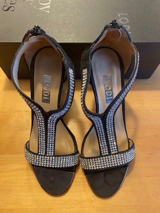 Sandalias Lodi fiesta de segunda mano por 75 EUR en Benidorm en WALLAPOP