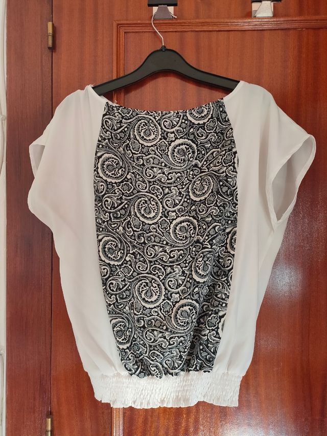 Blusa con estampado central