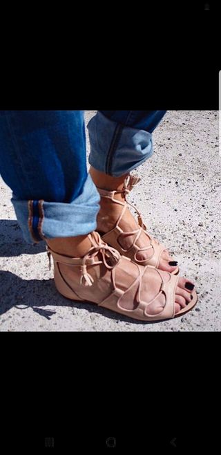Es verdad que los zapatos de tacón cómodo son ideales para todas, pero si  además quieres ganar centímetros, estas son la sandalias con plataforma de  Zara que vuelven a ser tendencia