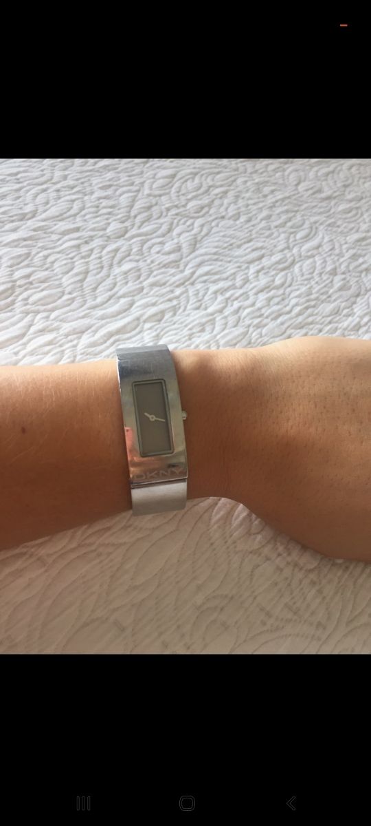 Reloj de pulsera DKNY, en buen estado.