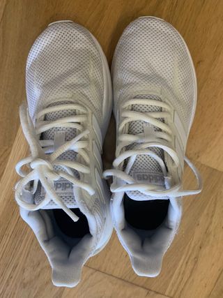 Zapatillas adidas talla 36,5 de segunda mano por 10 EUR en Oron en WALLAPOP