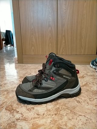 Botas Quechua Forclaz 500 de segunda mano por 35 EUR en Morata de Tajuña en  WALLAPOP
