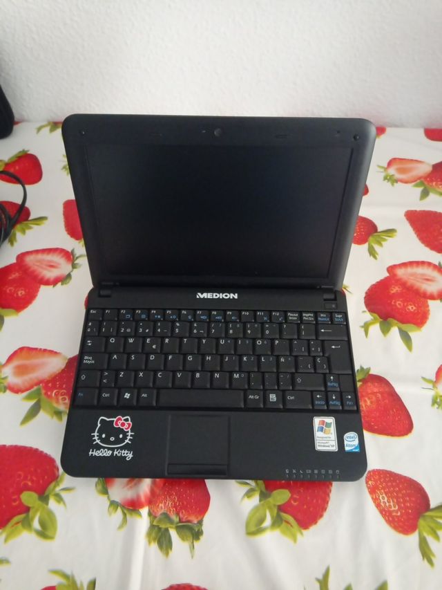 NETBOOK MEDION HELLO KITTY