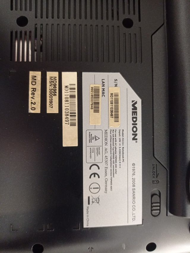 NETBOOK MEDION HELLO KITTY