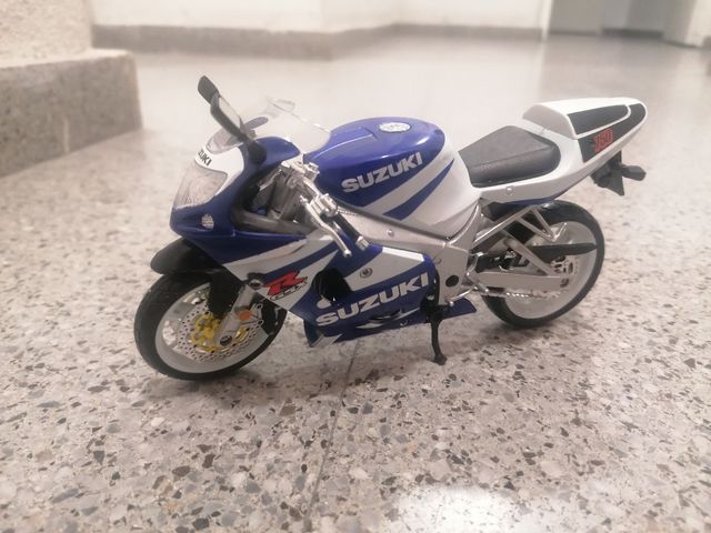 Suzuki gsx R 750 Maqueta