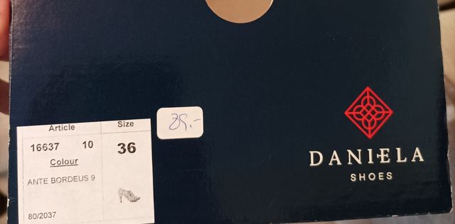 Zapatos Tacón Burdeos. Marca Daniela