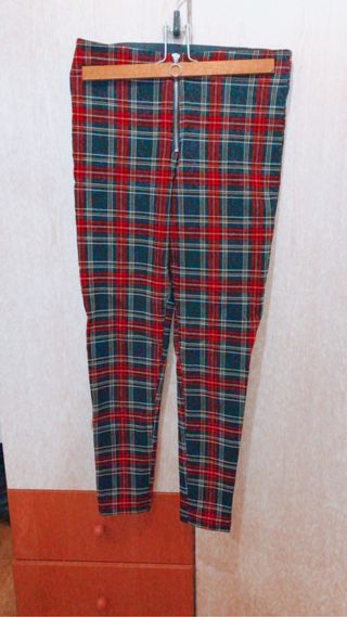 zara legging cuadros rojos
