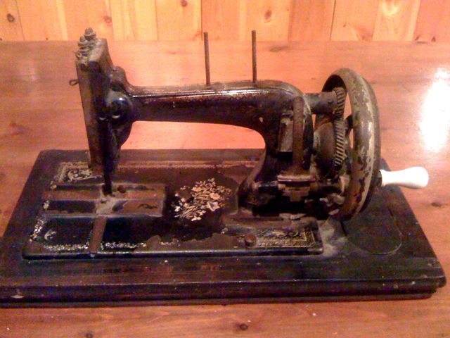 Macchina da cucire SINGER a manovella
