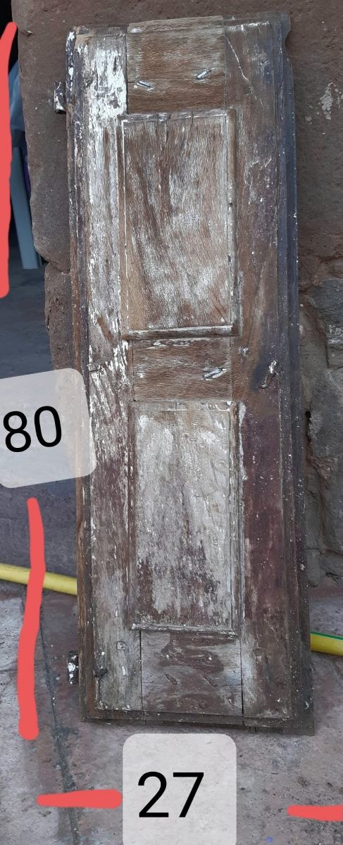 Ventanillo de haya antiguo con herraje