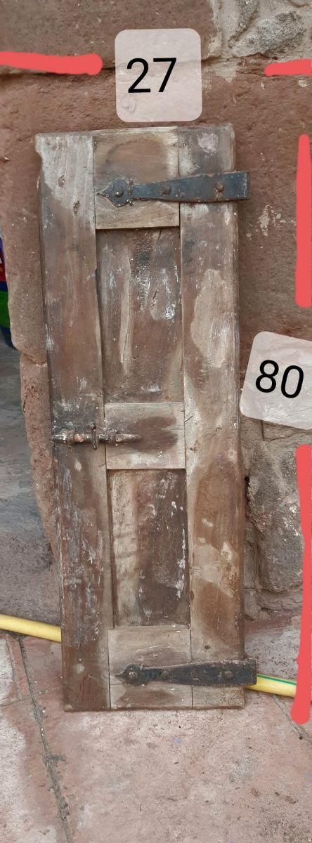 Ventanillo de haya antiguo con herraje