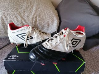 Botas fútbol talla 41 de segunda mano por 20 EUR en Tarragona en WALLAPOP