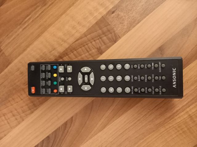 Tv LCD 24" Ansonic con soporte pared