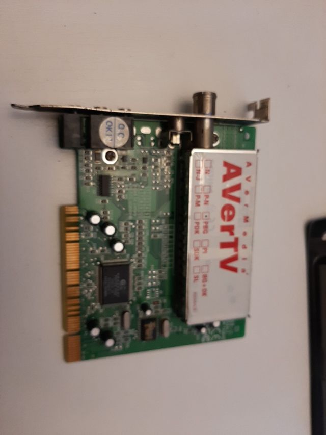 Tarjeta sintonizadora TDT Avermedia