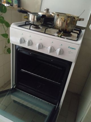 Cocina gas horno 4 fogones Aspes optima de segunda mano por 80 EUR en  Roquetes en WALLAPOP