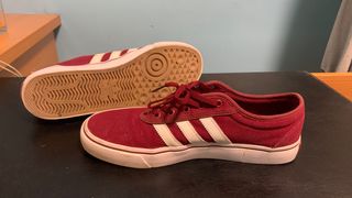 Zapatillas Adidas Original Rojas de segunda mano por 26 EUR en Barcelona en  WALLAPOP