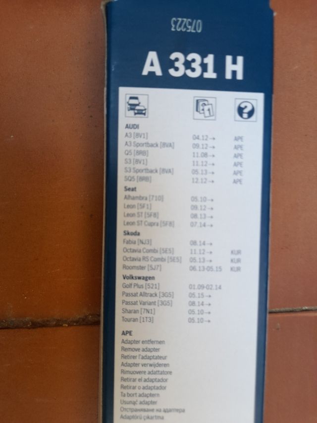 Lâmina de limpeza traseira Bosch 330 mm